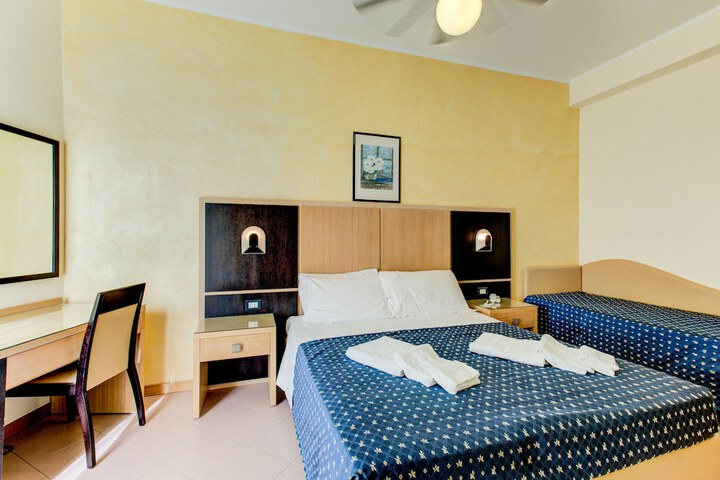 Room 14 of 76