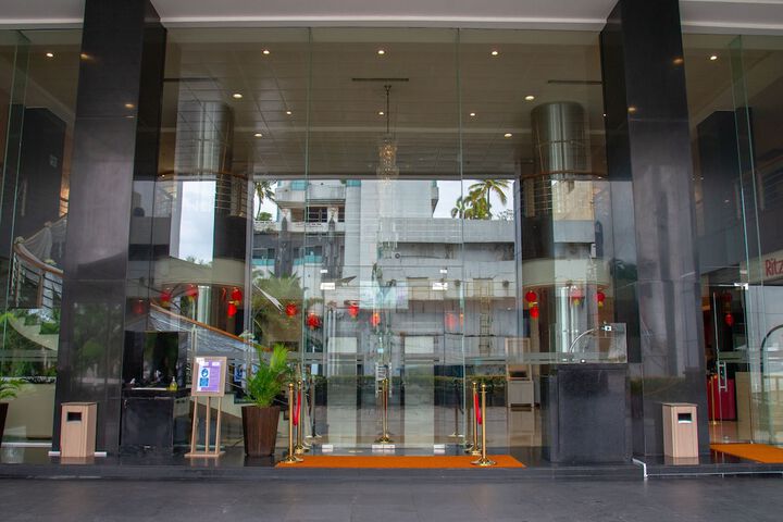Entrance & Lobby