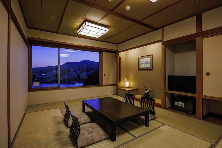 Room 10 of 30