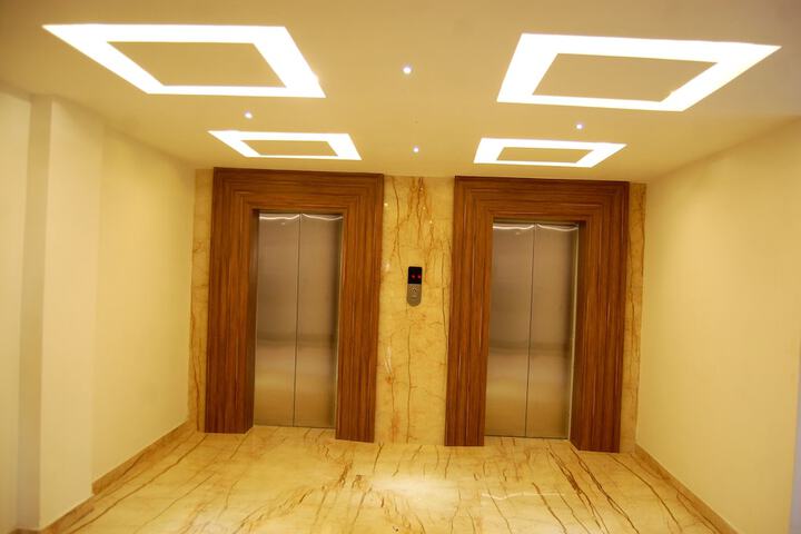 Ballroom/Hall 83 of 92