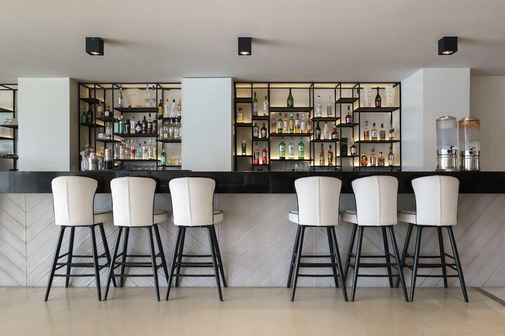 Lounge 203 of 226