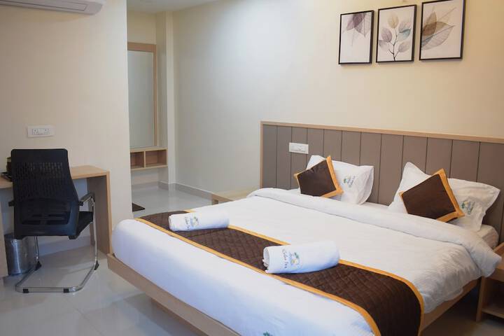 Room 4 of 38