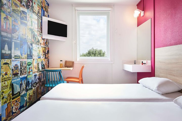 Room 6 of 61