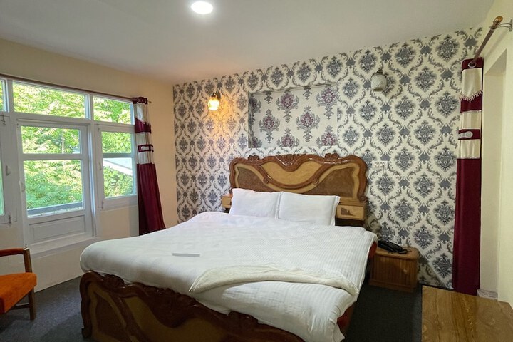 Room 8 of 20