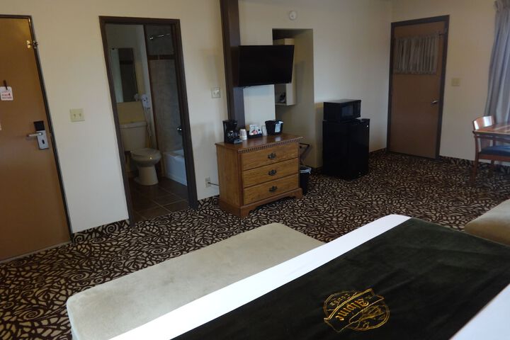 Room 10 of 33
