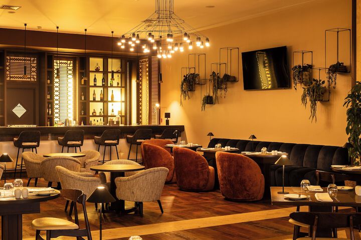 Lounge 43 of 63