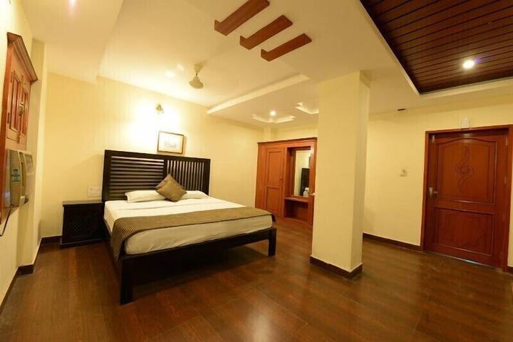 Room 6 of 26