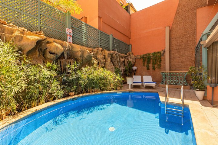 Hotel with Pool