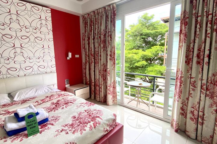 Room 6 of 77