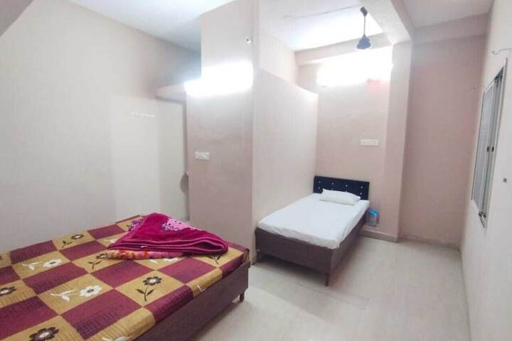 Room 4 of 10