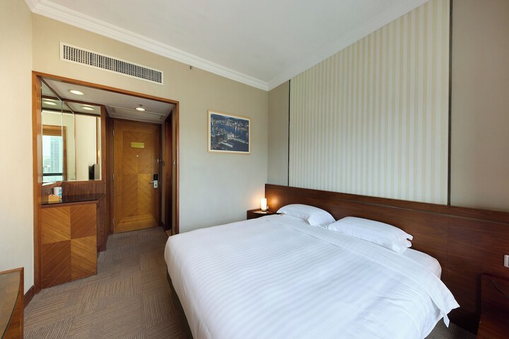 Room 11 of 49