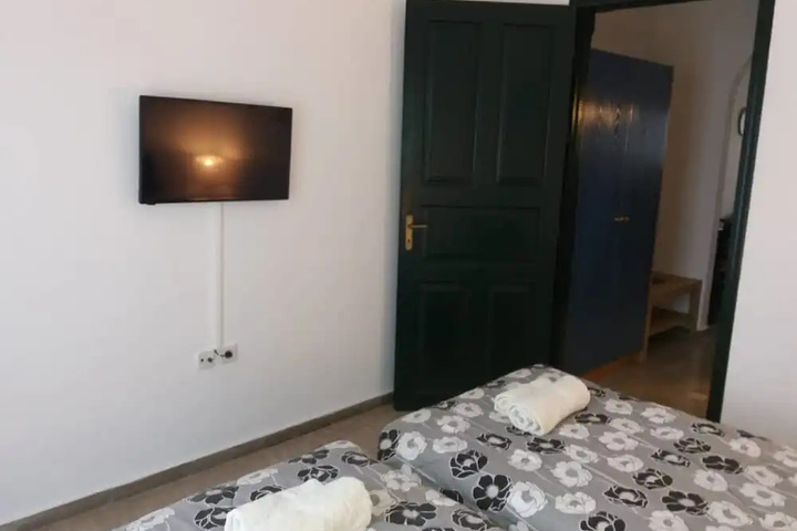 Room 2 of 9