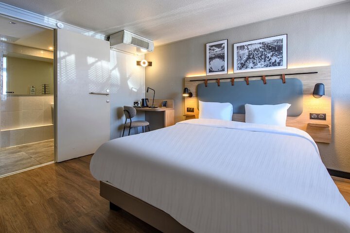Room 15 of 50