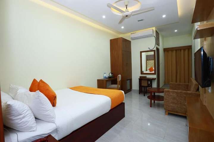 Room 7 of 32