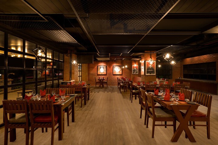 Dining 34 of 60
