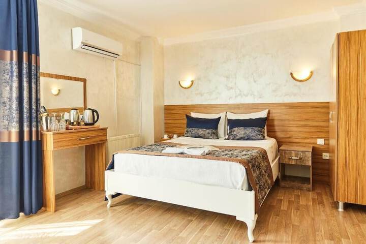 Room 14 of 28
