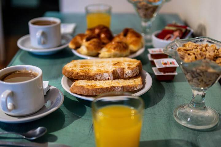 Breakfast/Coffee Service 25 of 32