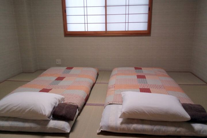 Room 4 of 28