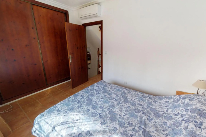 Room 6 of 14