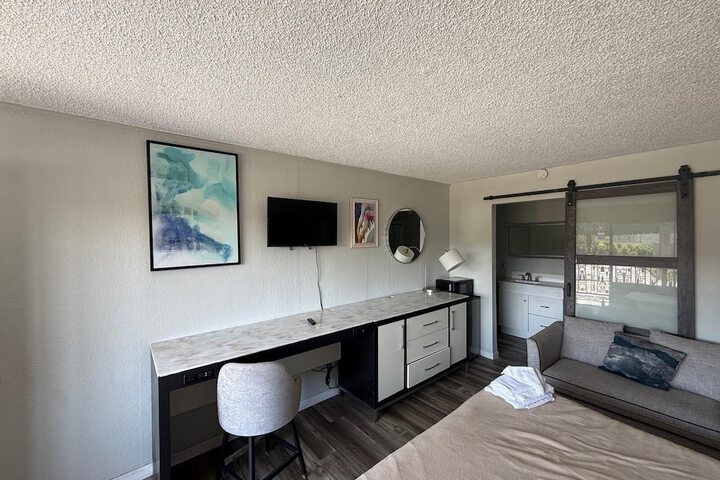 Room 8 of 20