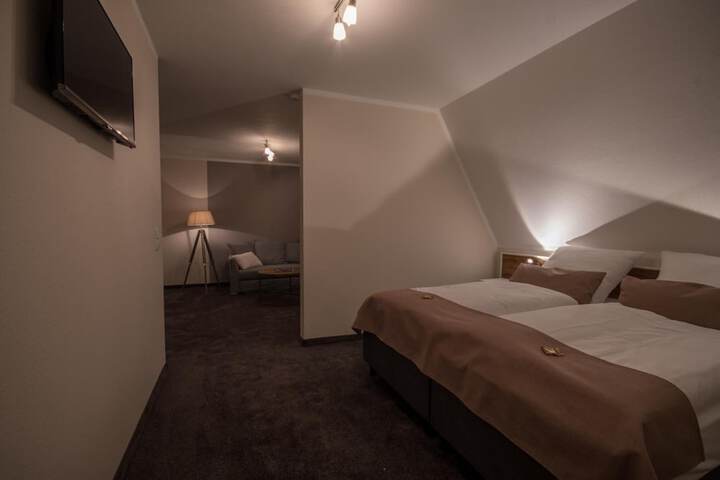 Room 5 of 28