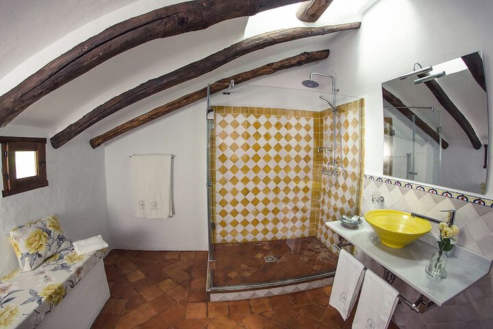 Room 15 of 62