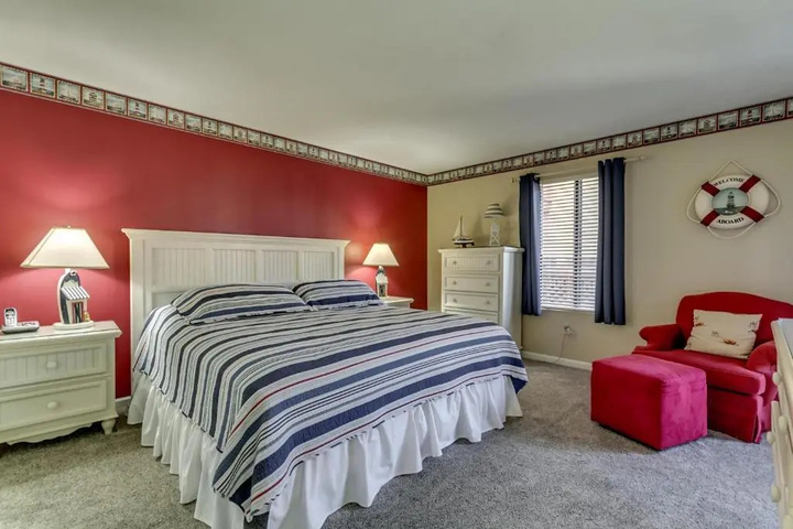 Room 4 of 17
