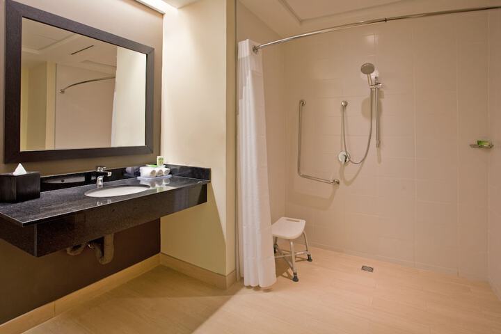Room 18 of 53