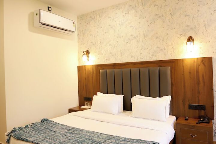 Room 17 of 46