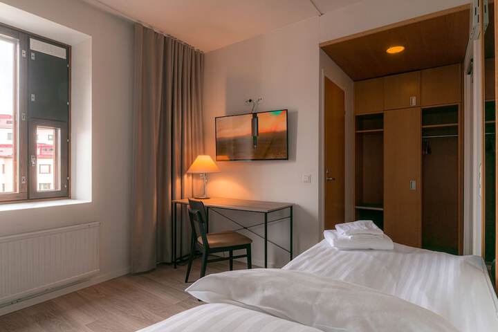 Room 10 of 37