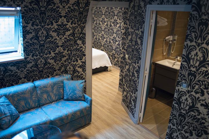 Room 12 of 38