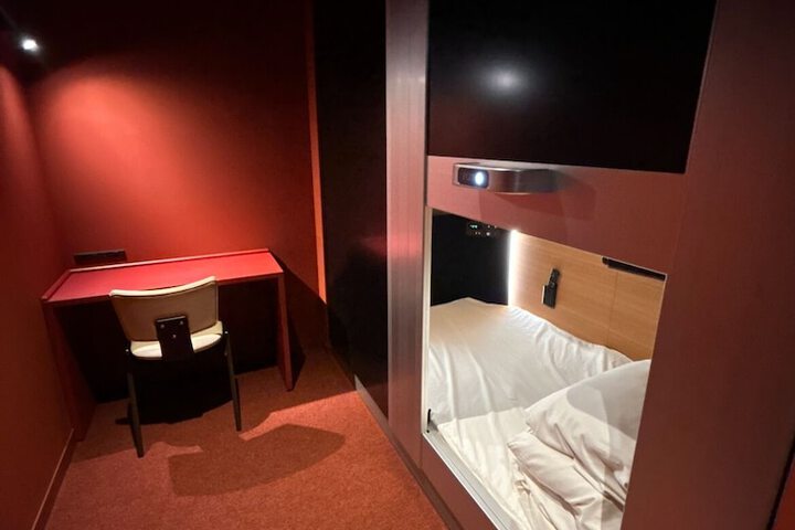 Room 8 of 38