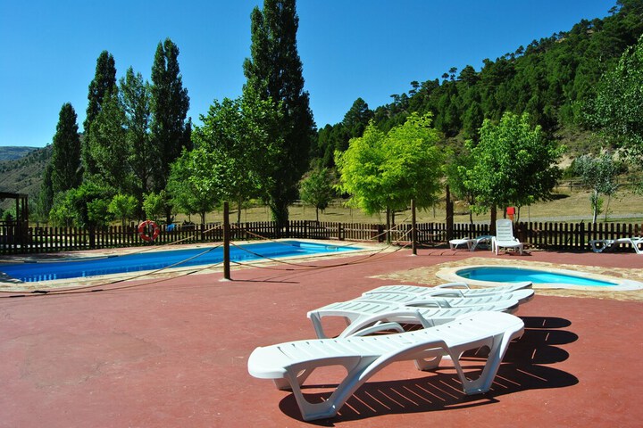 Pool 11 of 35
