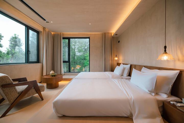 Room 4 of 38