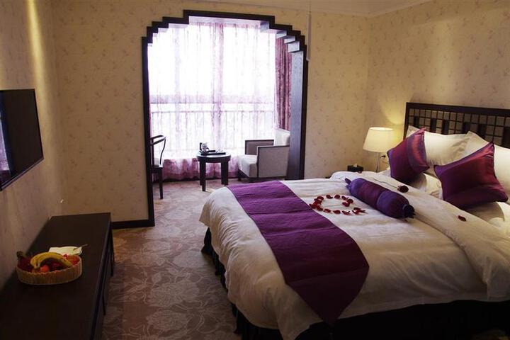 Room 4 of 4