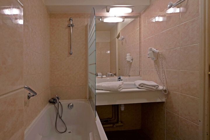 Room 22 of 29