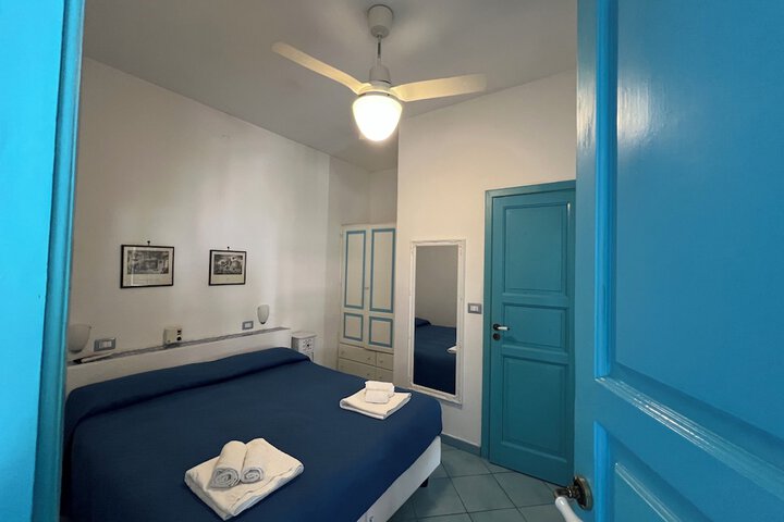 Room 10 of 43
