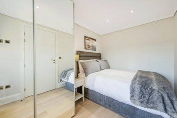 Room 4 of 10