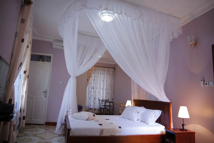 Room 6 of 32