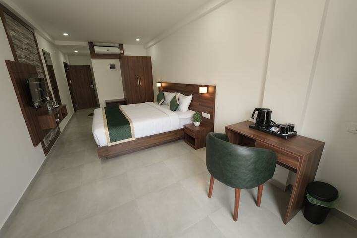 Room 7 of 18