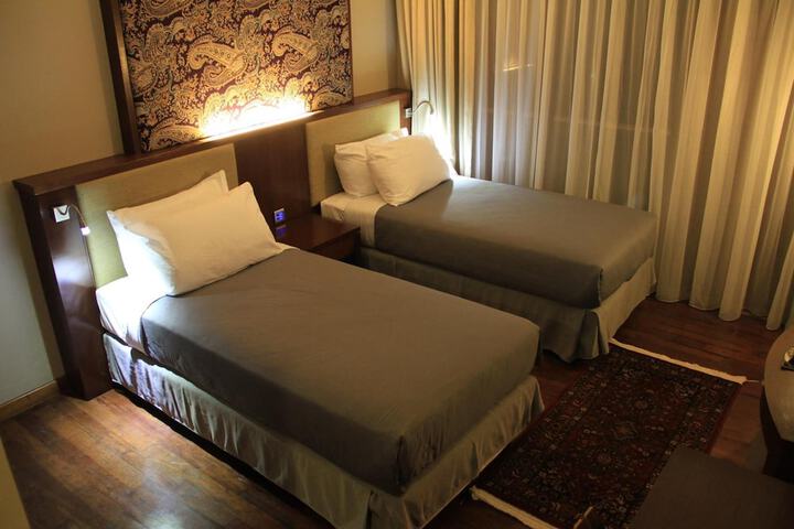 Room 8 of 48