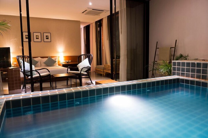 Pool Hotel