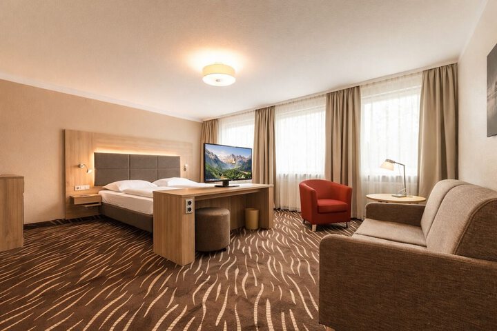 Room 5 of 16