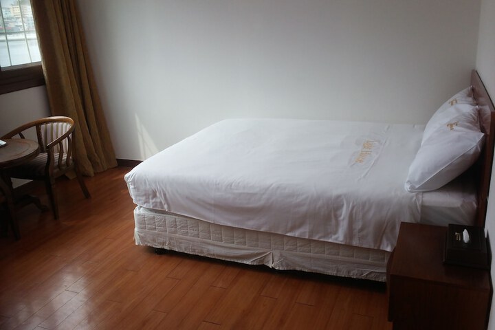 Room 13 of 47