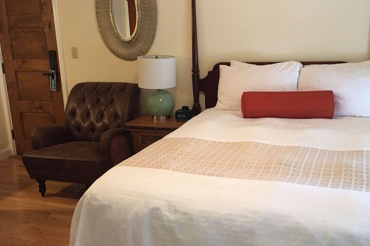 Room 14 of 221