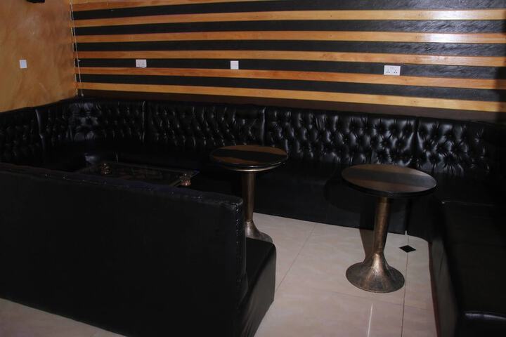 Lounge 19 of 29