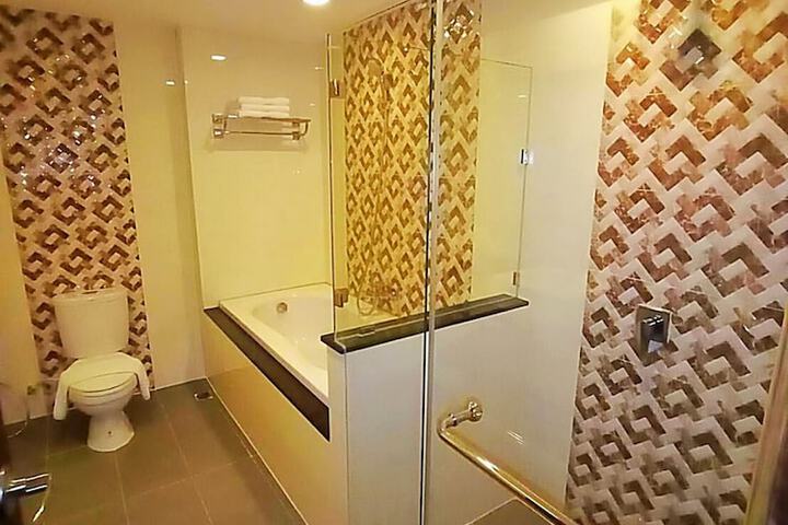 Room 10 of 192