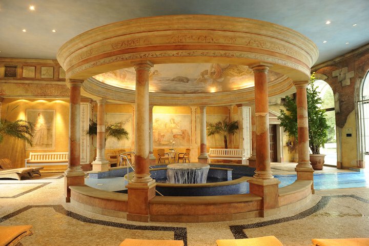 Hotel with Pool