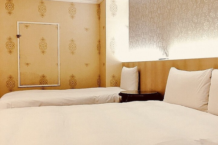 Room 12 of 43