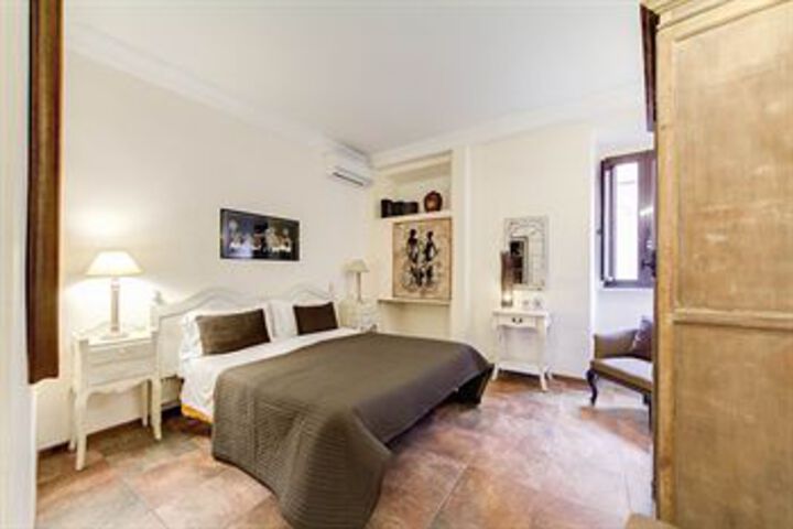 Room 10 of 29